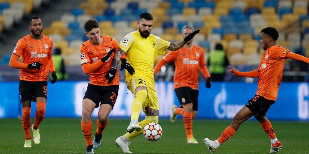 Man City: Sky Blues chiefs watching two-footed "advanced playmaker"
