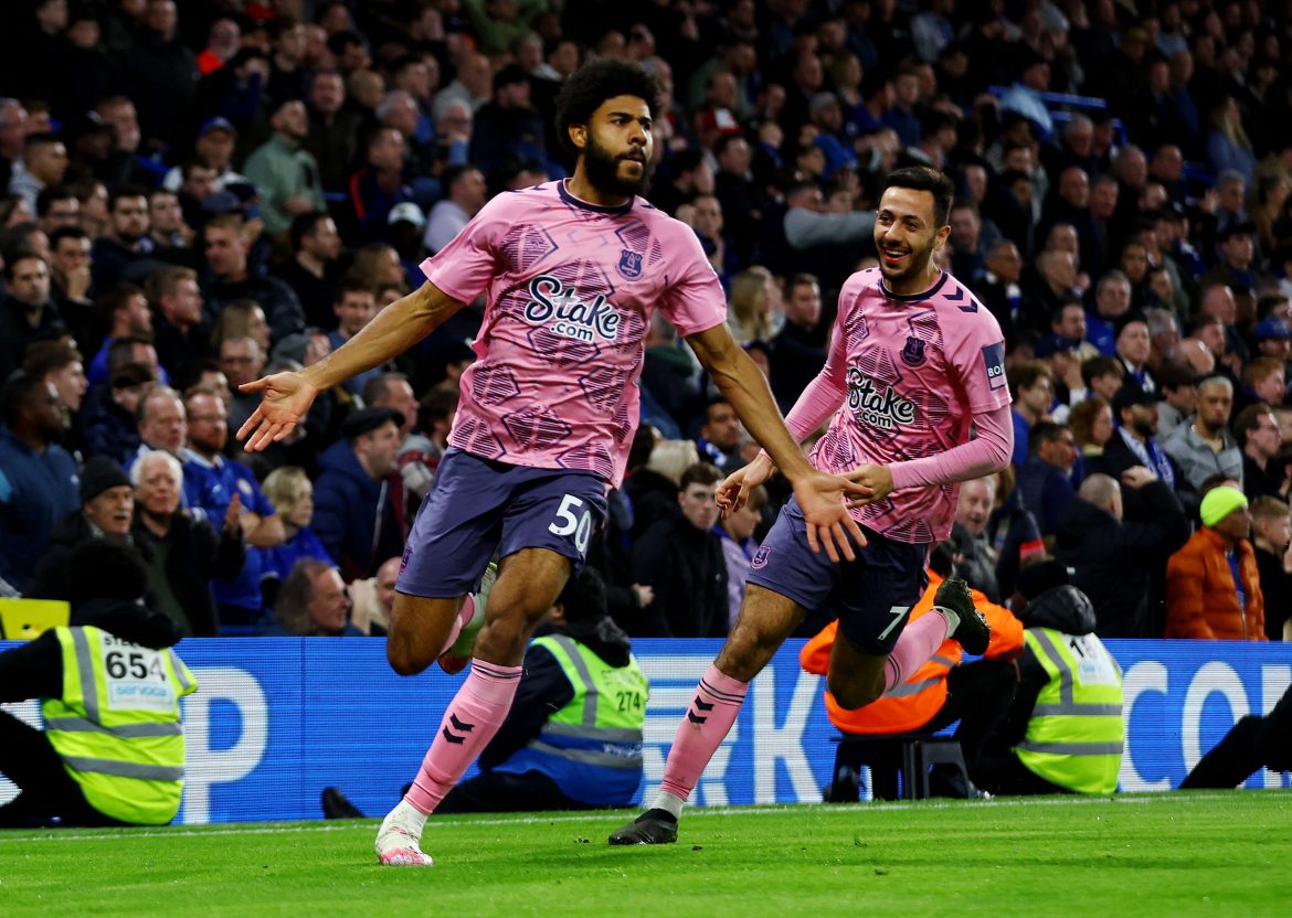 Sean Dyche tipped to play Everton ace Ellis Simms