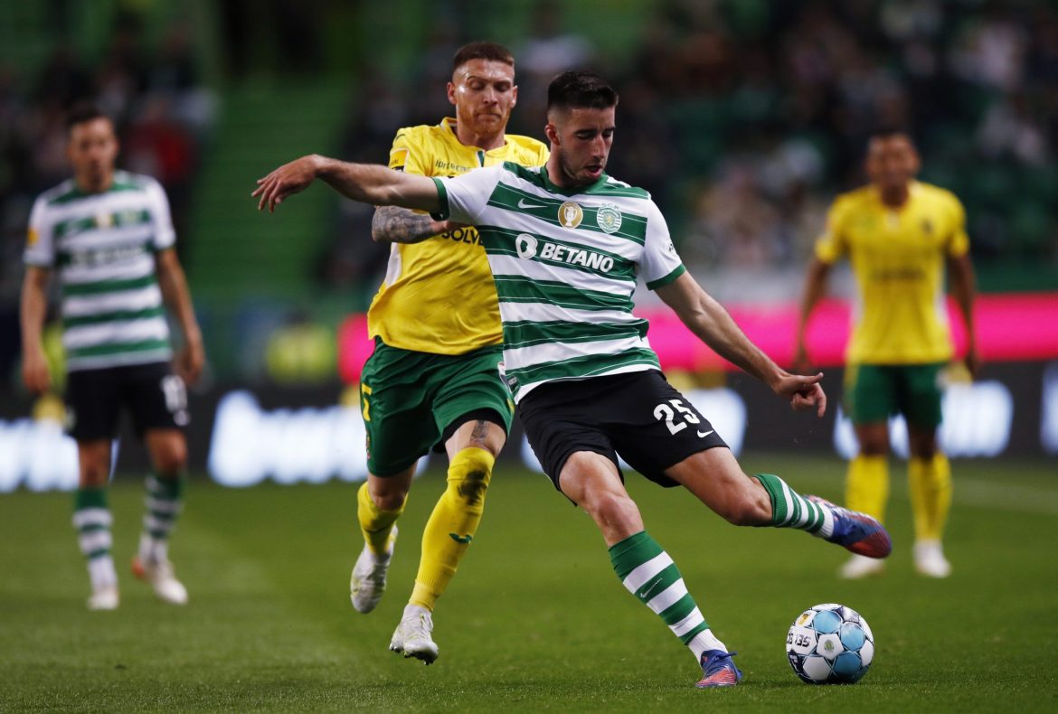 Man Utd: Inacio can force Maguire out