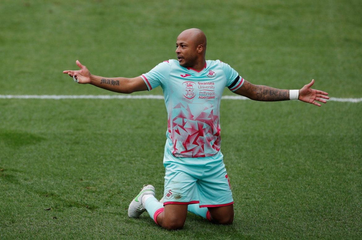 Celtic: McAvennie reacts to Ayew links