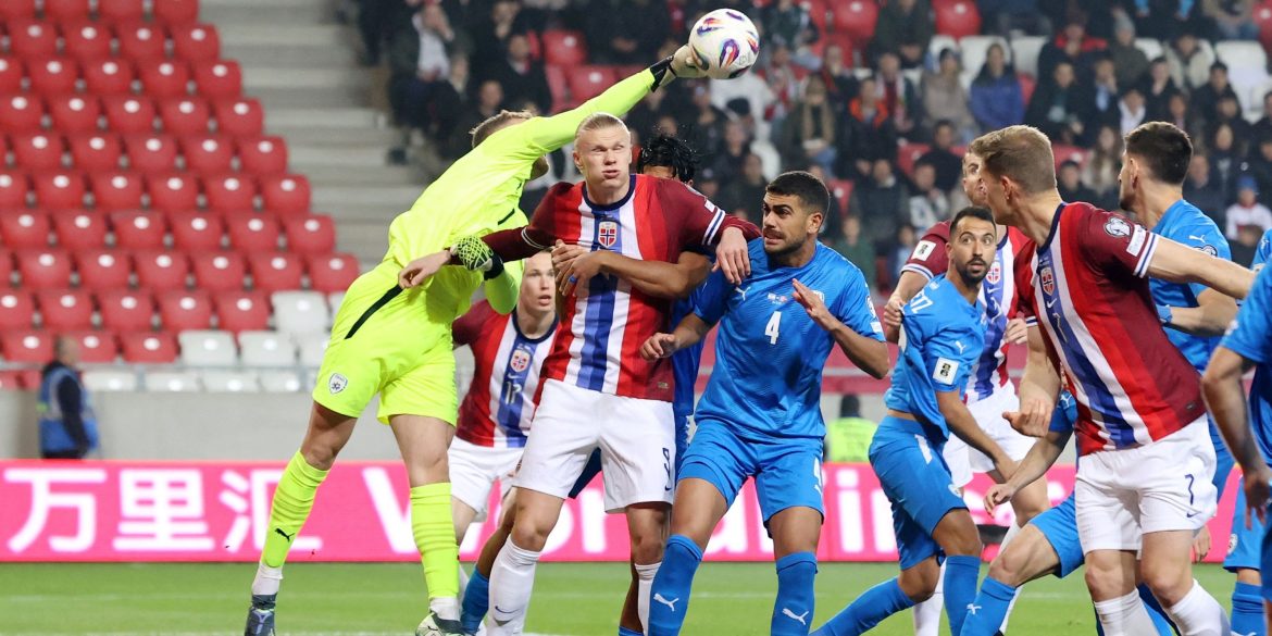 Leeds hold talks to sign new £4m colossus who's Champions League "proven"